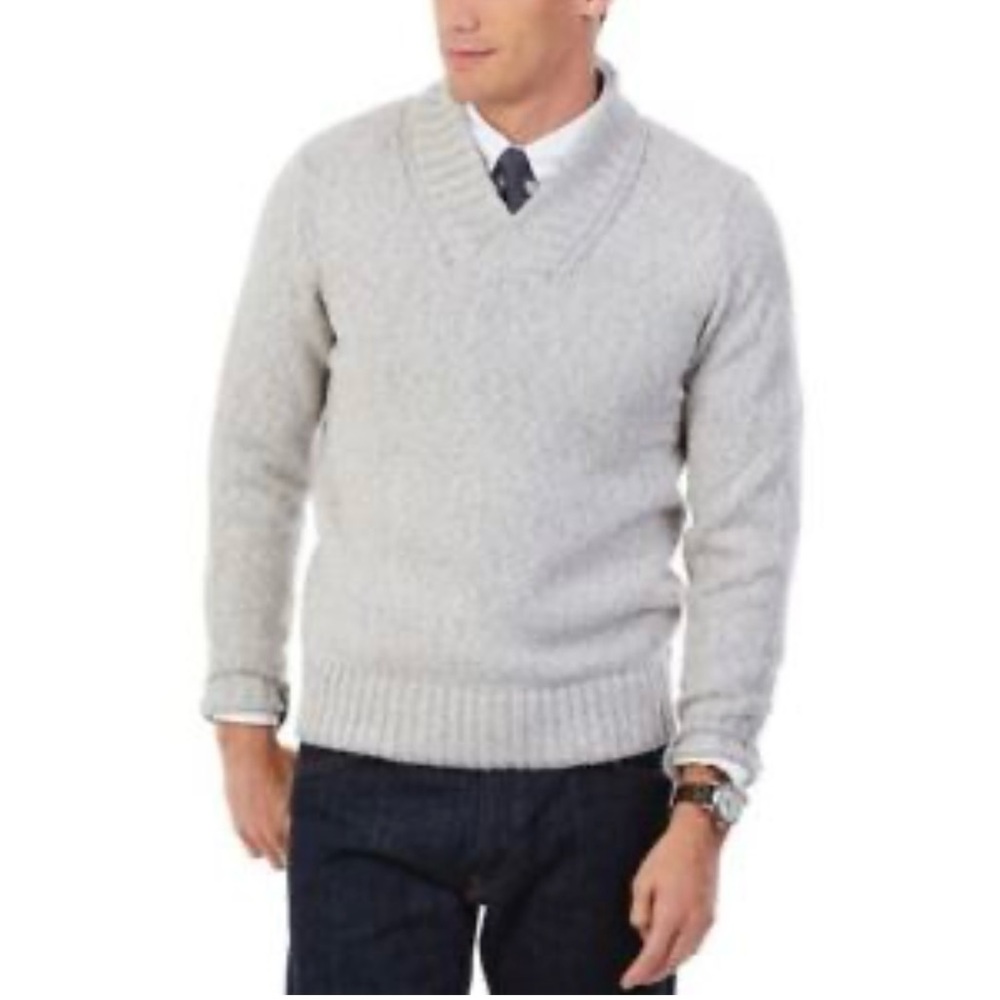 John Henry men’s size XXL long sleeve V-neck‎ cable knit sweater, gray color